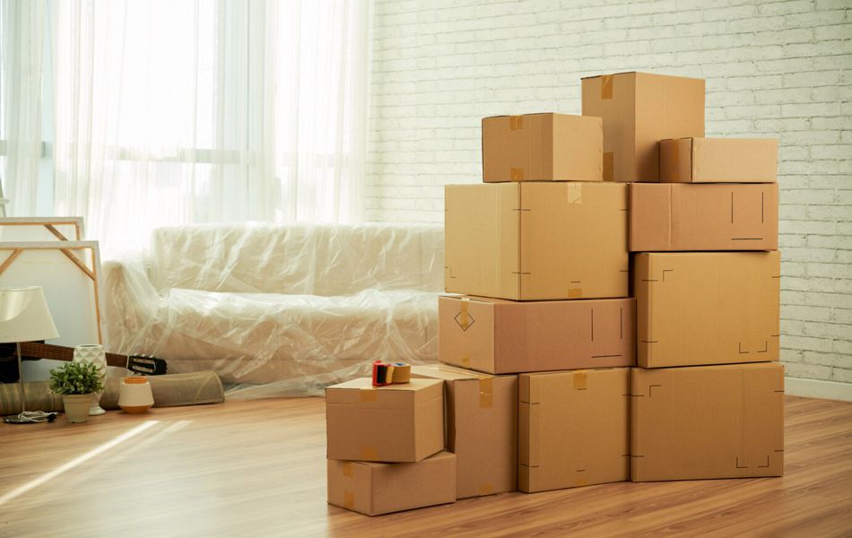cartons de déménagement empilés